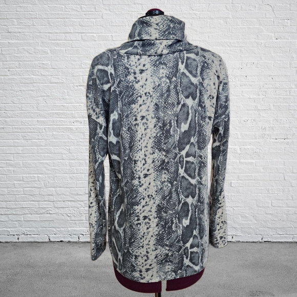 Cable & Gauge Black and White Snake Print Cowl Neck Turtleneck Sweater - Picture 6 of 14
